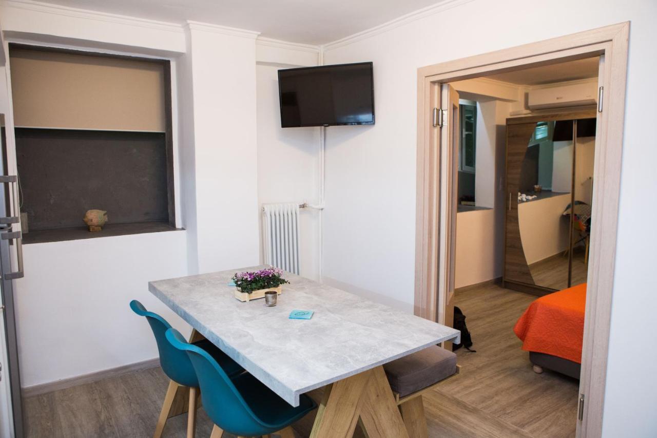 Stylish, Comfortable, Basement Loft-Like Apartment With Amenities 雅典 外观 照片