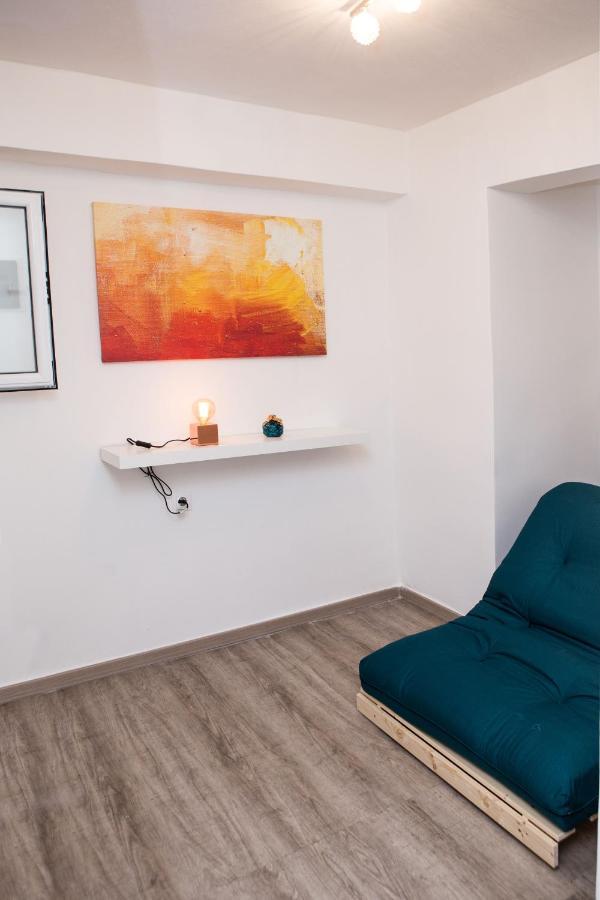 Stylish, Comfortable, Basement Loft-Like Apartment With Amenities 雅典 外观 照片
