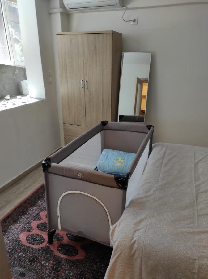 Stylish, Comfortable, Basement Loft-Like Apartment With Amenities 雅典 外观 照片