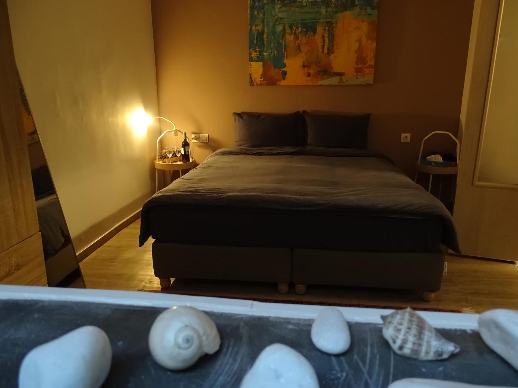 Stylish, Comfortable, Basement Loft-Like Apartment With Amenities 雅典 外观 照片