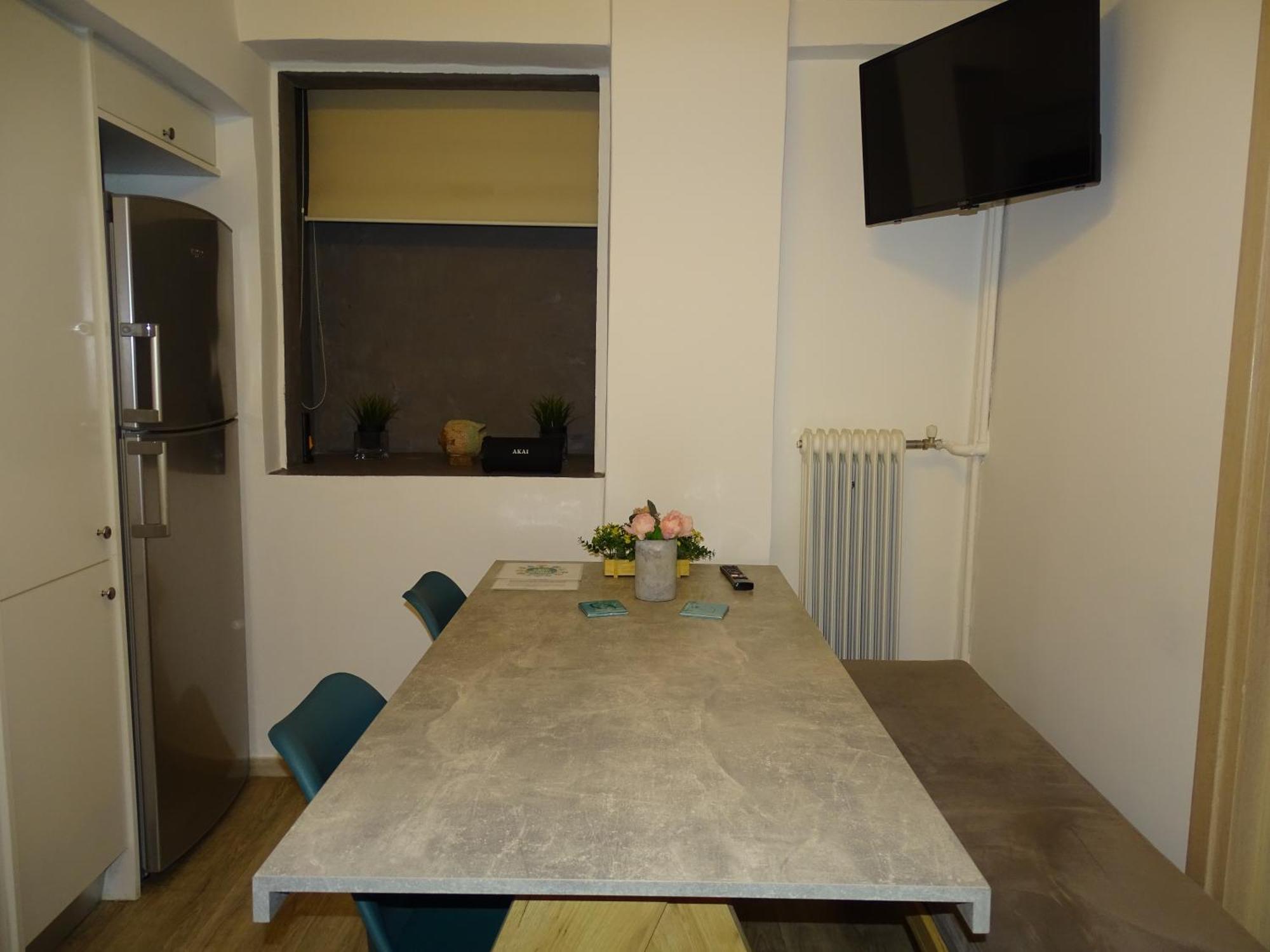 Stylish, Comfortable, Basement Loft-Like Apartment With Amenities 雅典 外观 照片